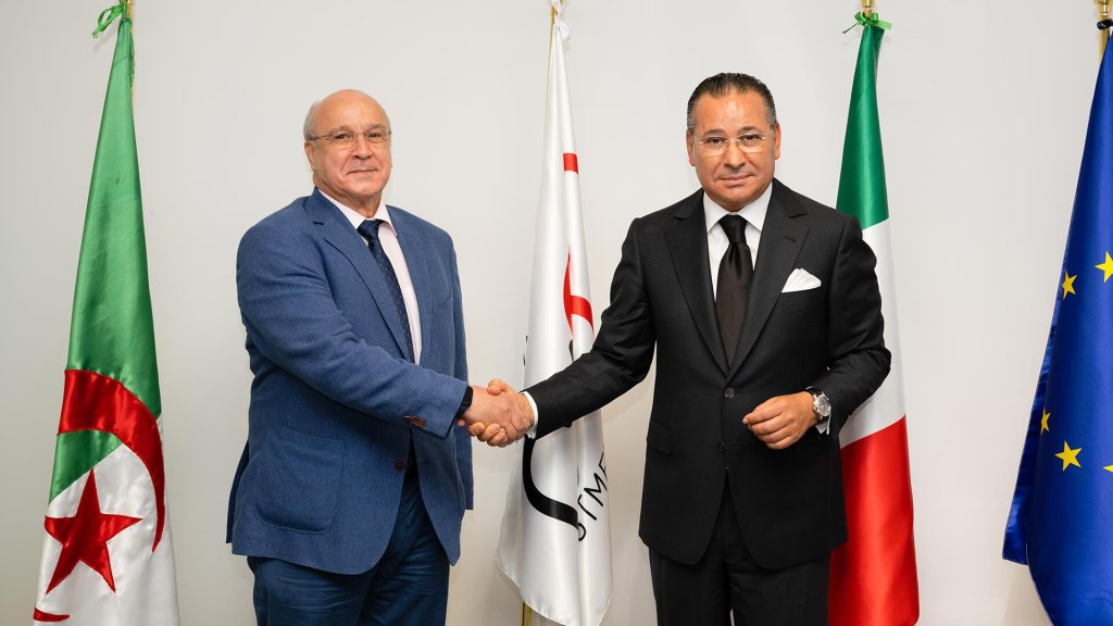 Chairman of GKSD, Kamel Ghribi, provides medical support to Algeria by donating equipment to support the fight against the COVID pandemic.